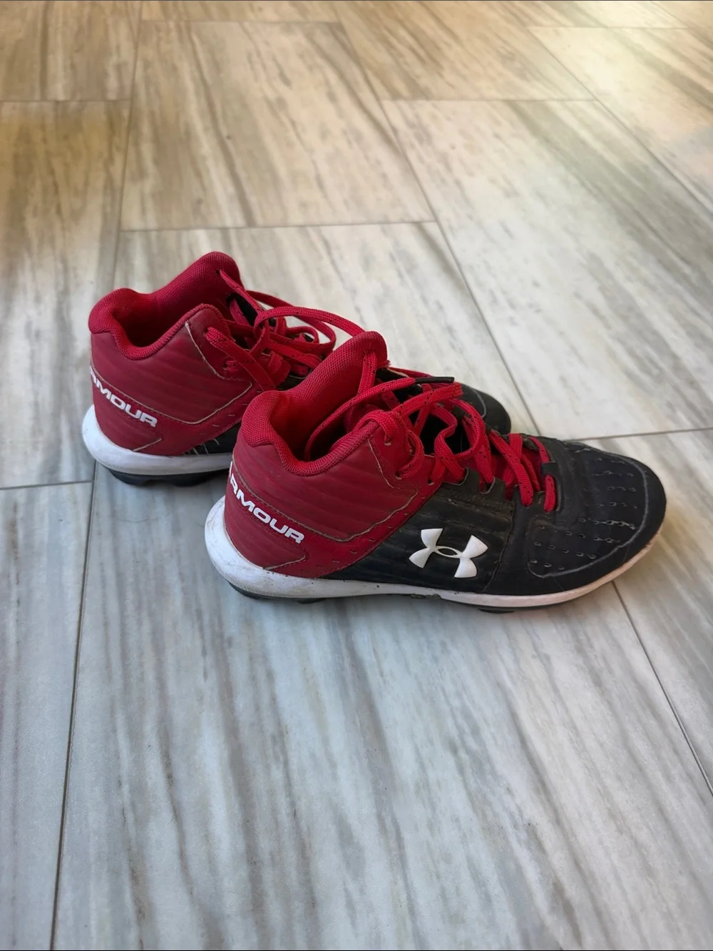 Under Armour Youth Black and Red High-Top football cleats boys size 6